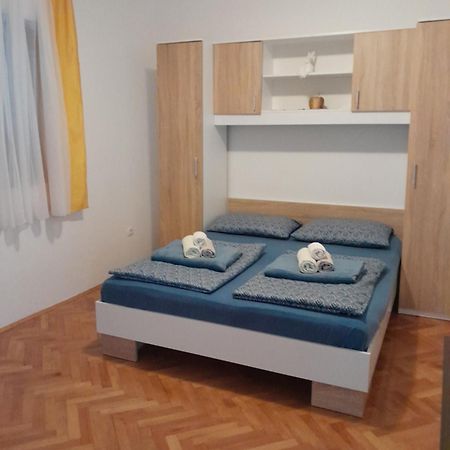 Apartman Larus Starigrad Paklenica Buitenkant foto