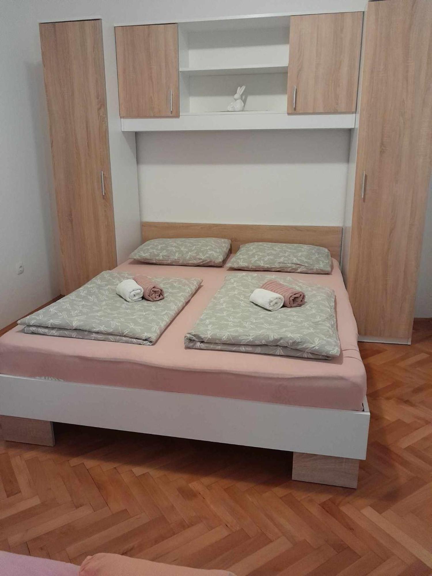 Apartman Larus Starigrad Paklenica Buitenkant foto