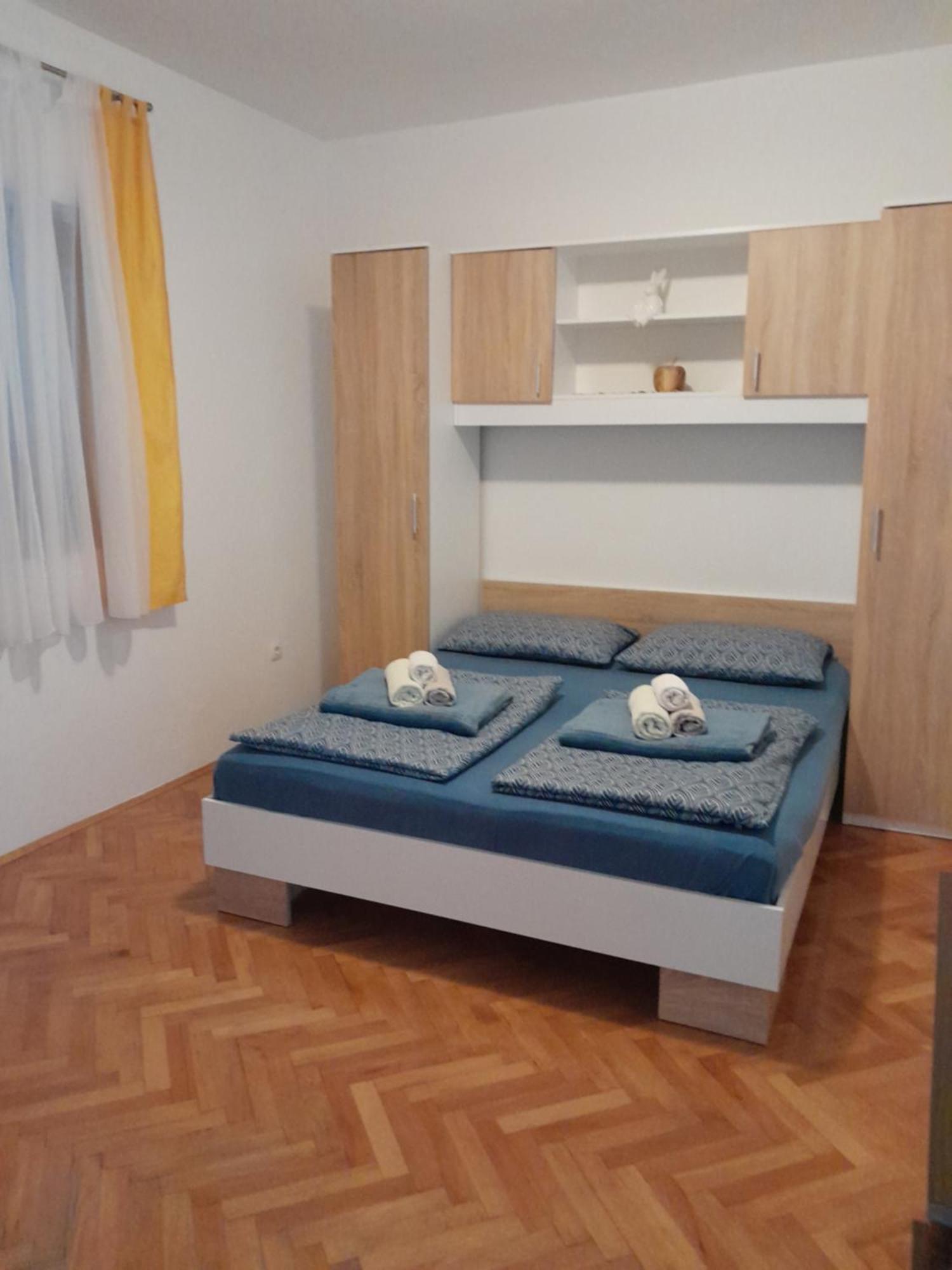 Apartman Larus Starigrad Paklenica Buitenkant foto