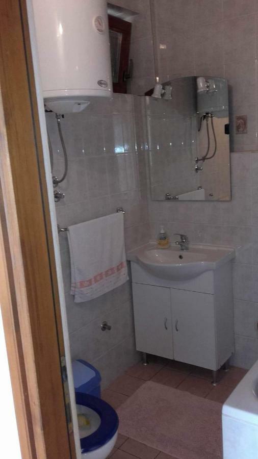 Apartman Larus Starigrad Paklenica Buitenkant foto