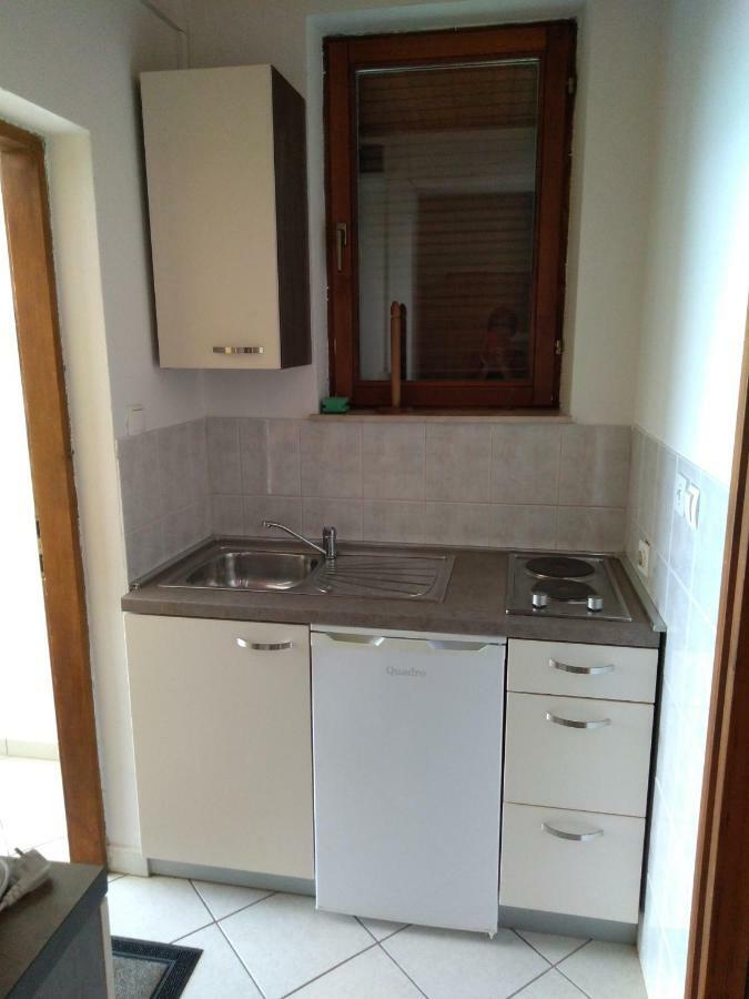 Apartman Larus Starigrad Paklenica Buitenkant foto