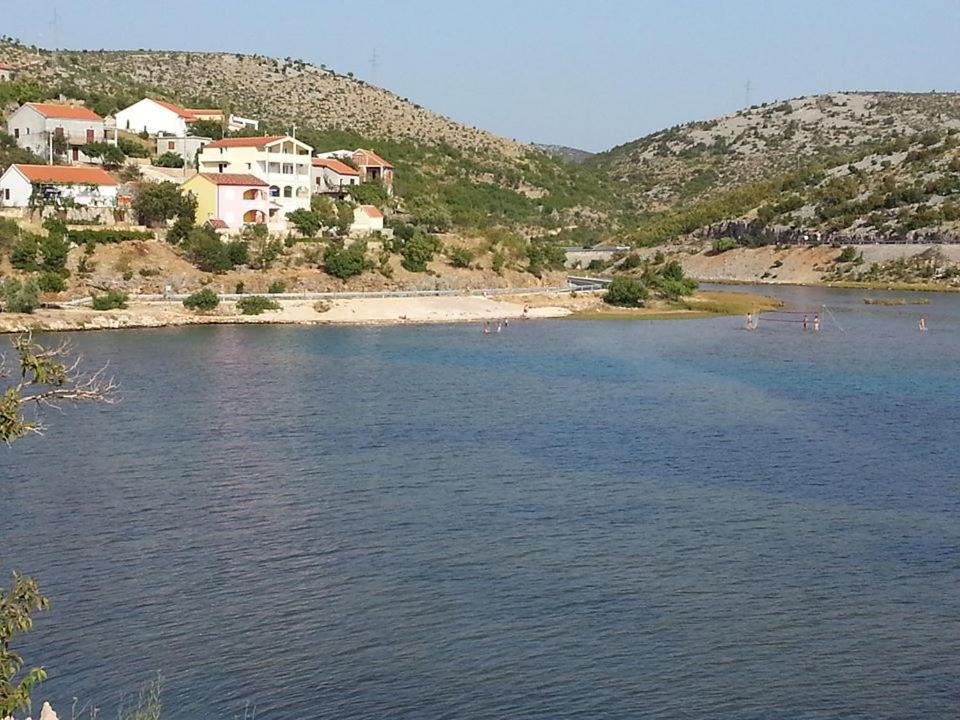 Apartman Larus Starigrad Paklenica Buitenkant foto