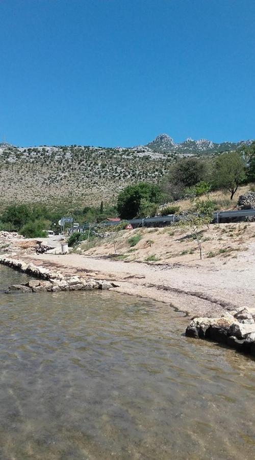 Apartman Larus Starigrad Paklenica Buitenkant foto